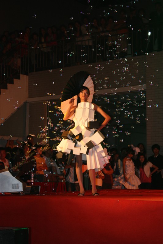 城市学院2008级纸质服装构成展