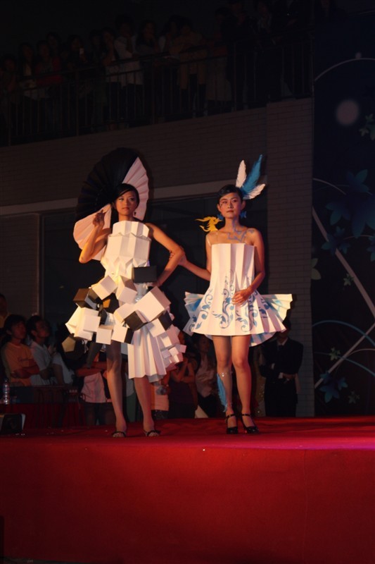 城市学院2008级纸质服装构成展