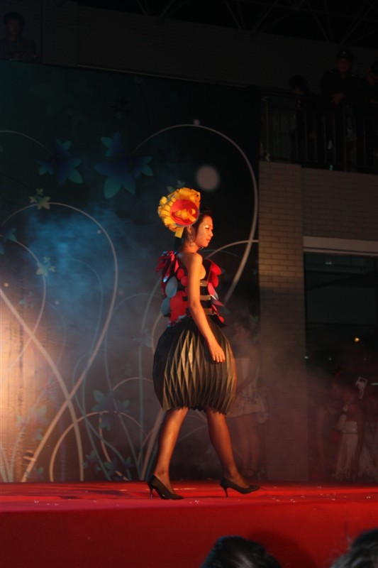 城市学院2008级纸质服装构成展