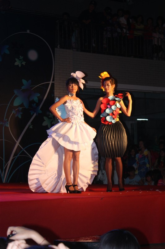 城市学院2008级纸质服装构成展