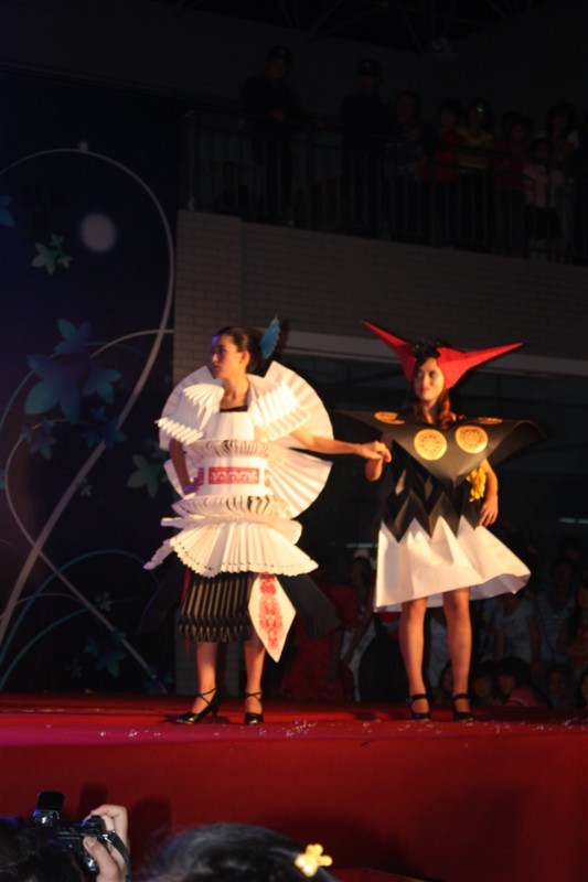 城市学院2008级纸质服装构成展