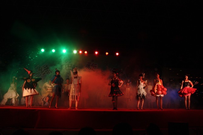 城市学院2008级纸质服装构成展