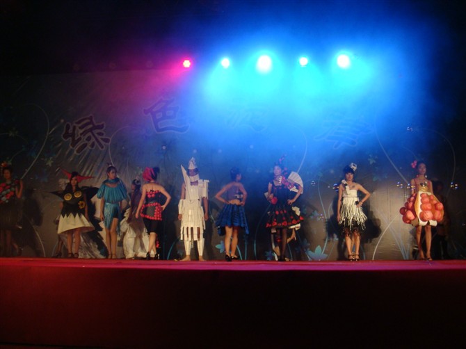 城市学院2008级纸质服装构成展