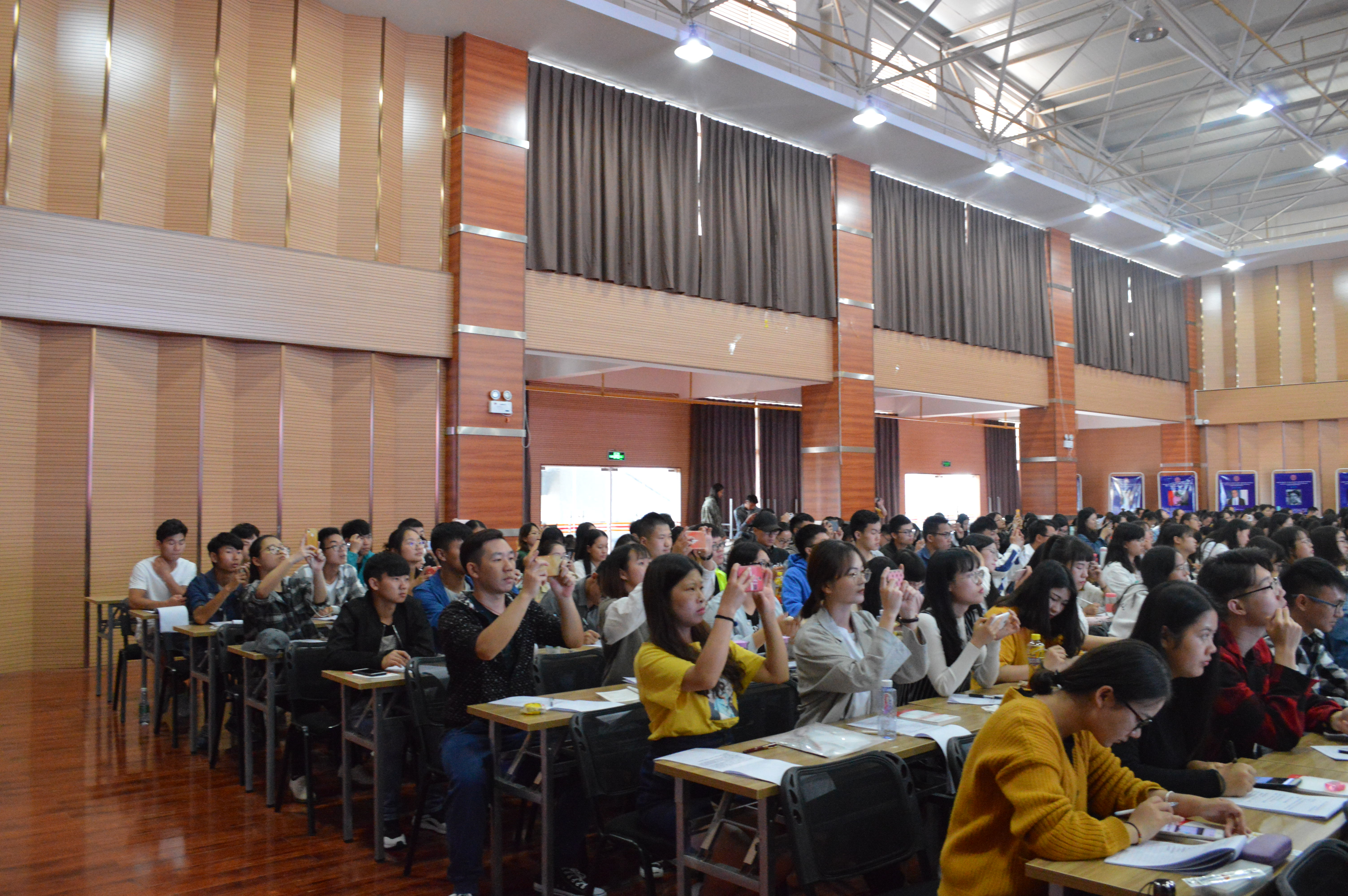 2018年5月13日14时整，第三十二期入党积极分子培训班于学生会堂召开