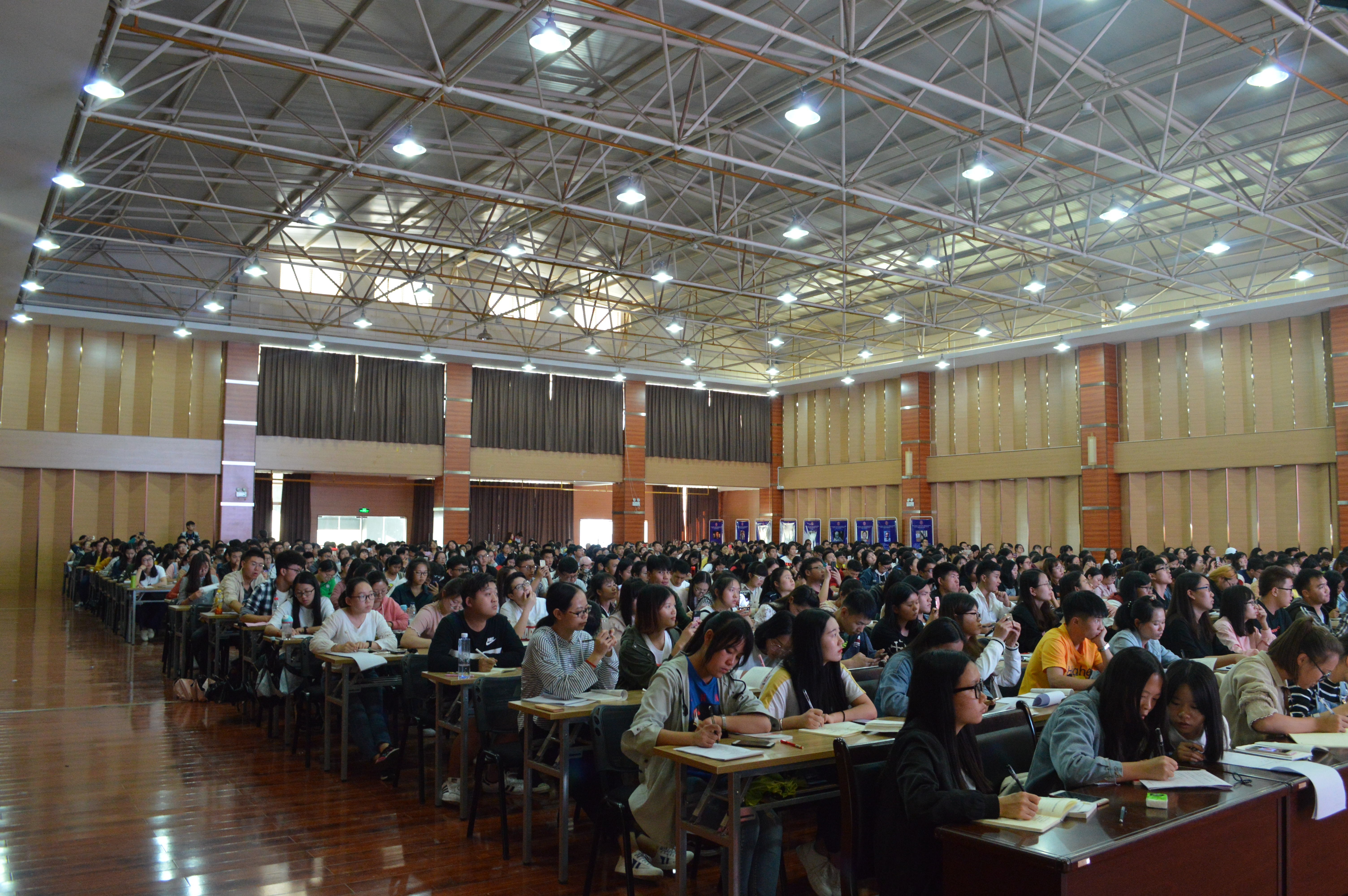 2018年5月13日14时整，第三十二期入党积极分子培训班于学生会堂召开