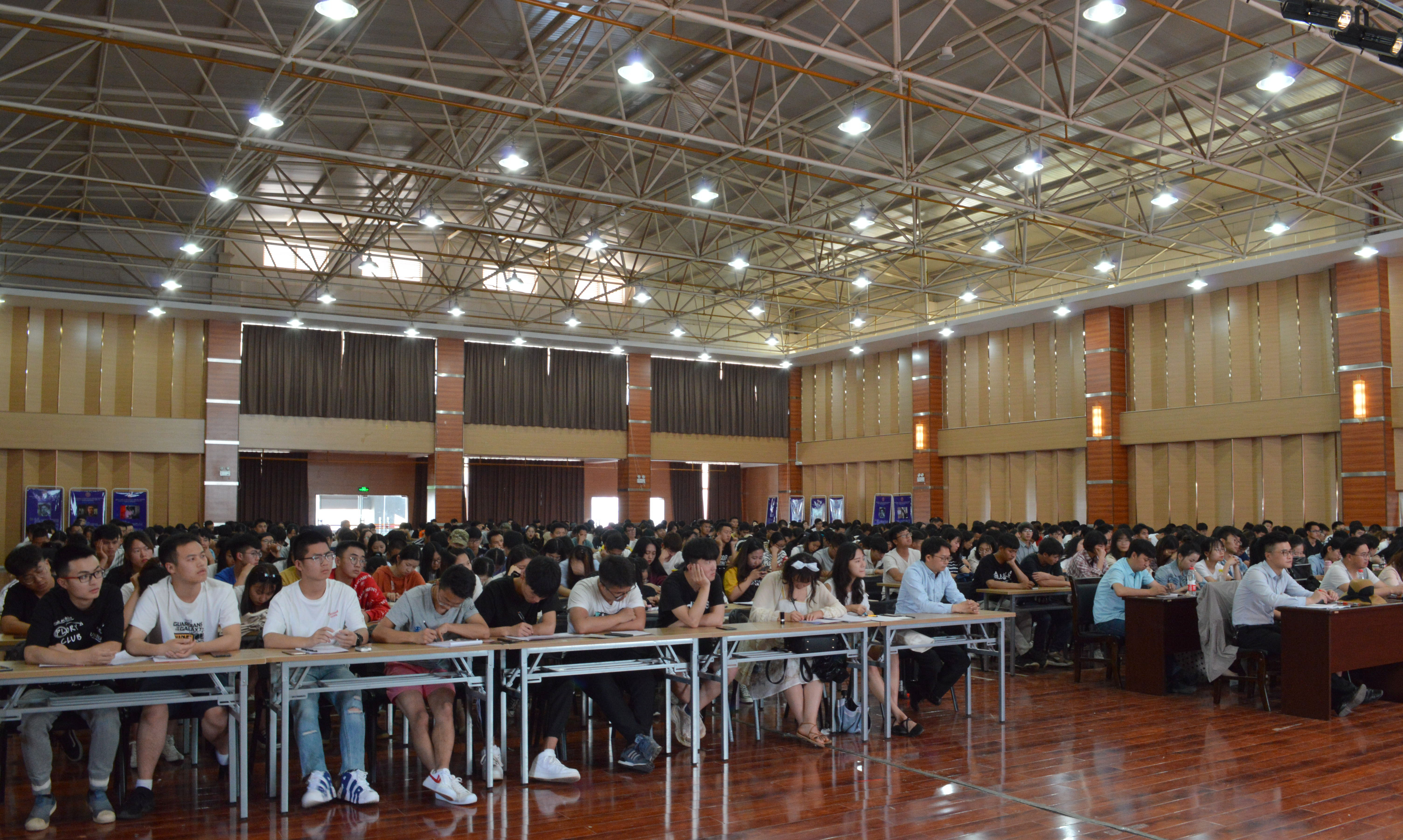 广泛开展学习宣传贯彻党的十九大精神宣讲活动