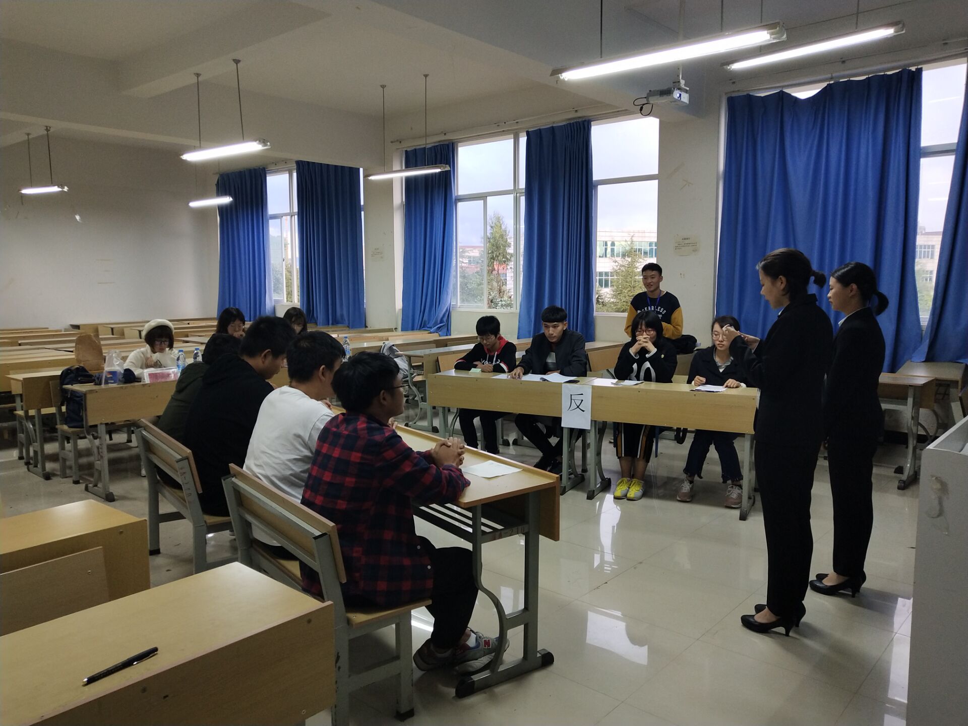 【城院●辩论赛】 群雄舌战展雄风 争锋相对辩天下 【城院●辩论赛】 群雄舌战展雄风 争锋相对辩天下