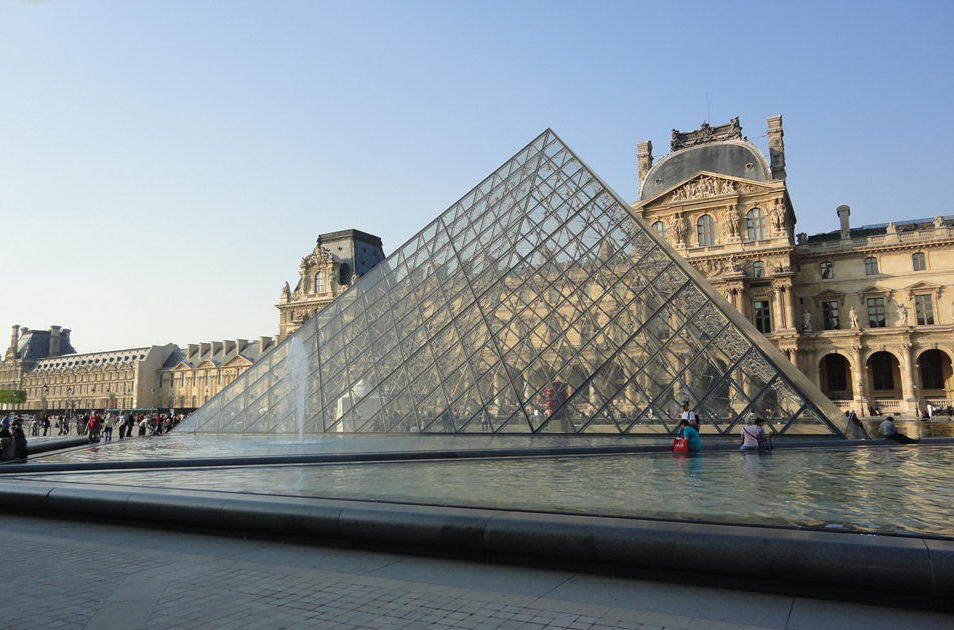 华裔建筑大师贝聿铭去世 曾设计卢浮宫玻璃金字塔