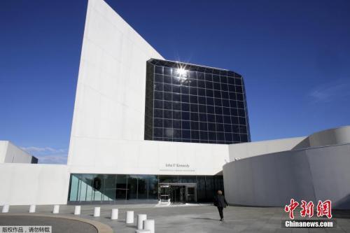 华裔建筑大师贝聿铭去世 曾设计卢浮宫玻璃金字塔