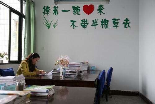 三尺讲台，您用心耕耘