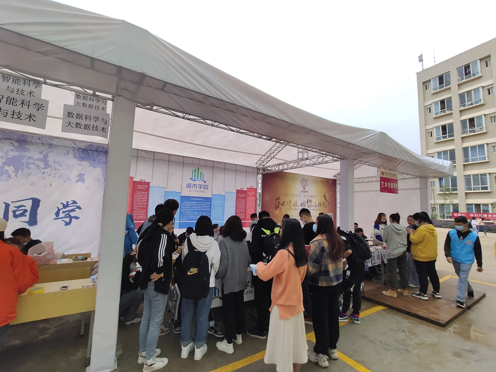 “跨过星河，迈过月亮”，去迎接更好的自己。