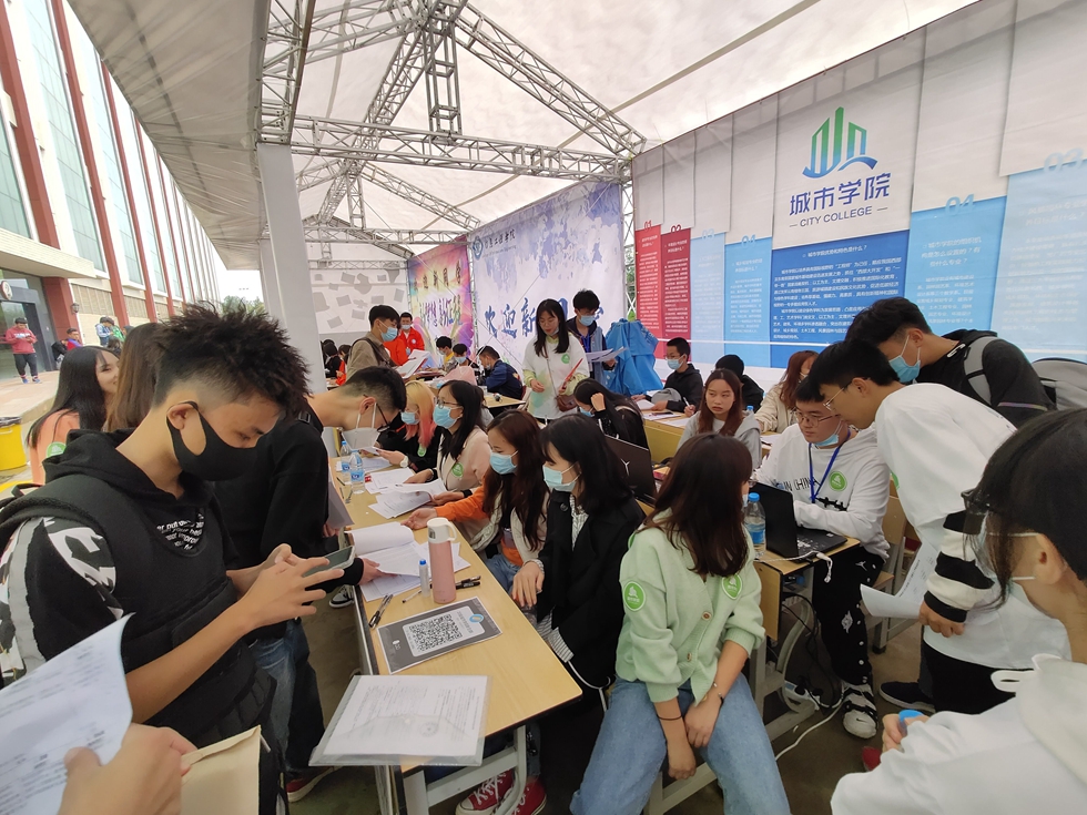 “跨过星河，迈过月亮”，去迎接更好的自己。