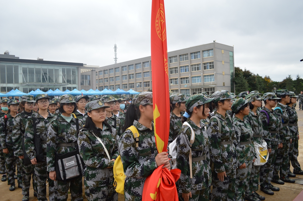 “跨过星河，迈过月亮”，去迎接更好的自己。