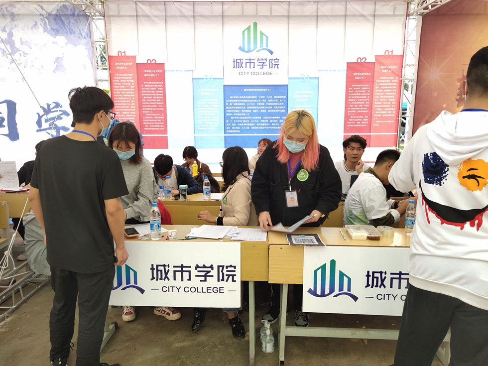 “跨过星河，迈过月亮”，去迎接更好的自己。