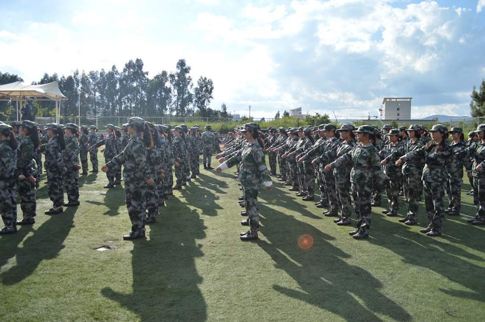 “跨过星河，迈过月亮”，去迎接更好的自己。