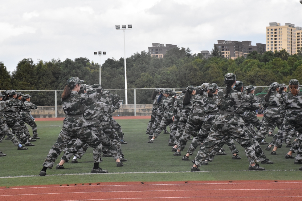 “跨过星河，迈过月亮”，去迎接更好的自己。