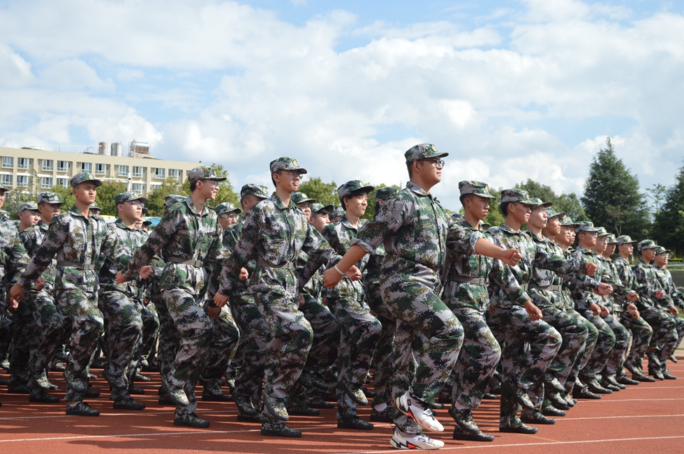 “跨过星河，迈过月亮”，去迎接更好的自己。