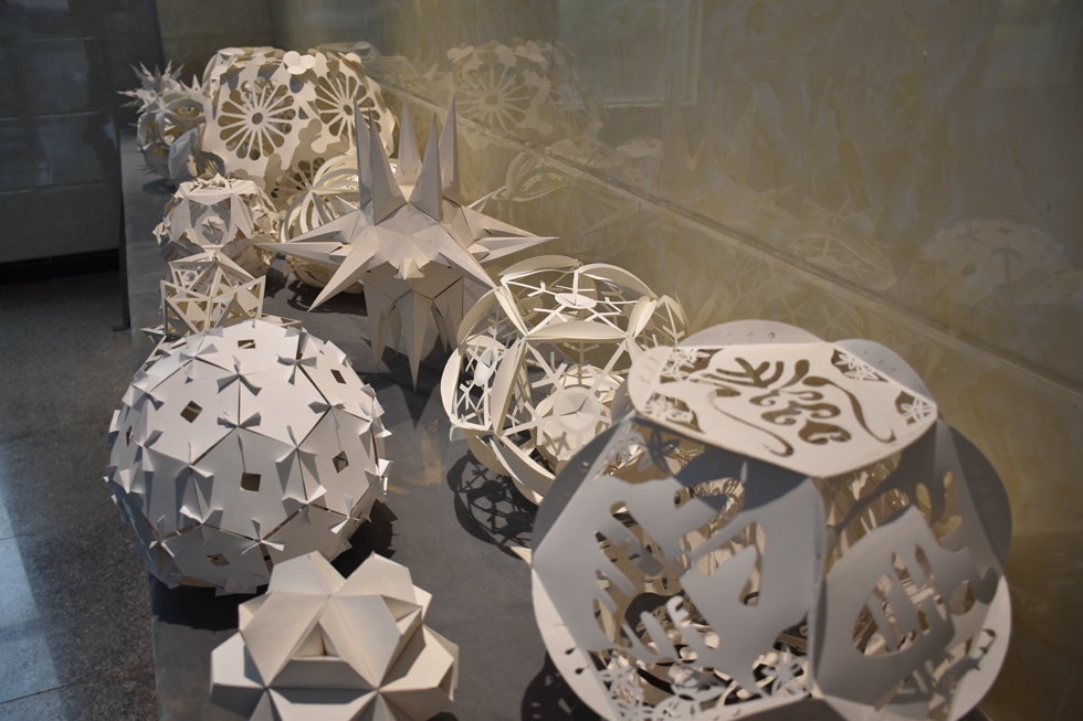  艺可不借美而立，美必不可离艺而存。