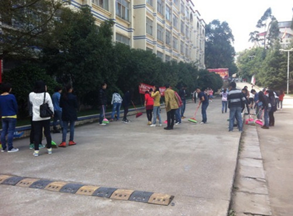 城市学院党总支党员义务劳动 活动总结