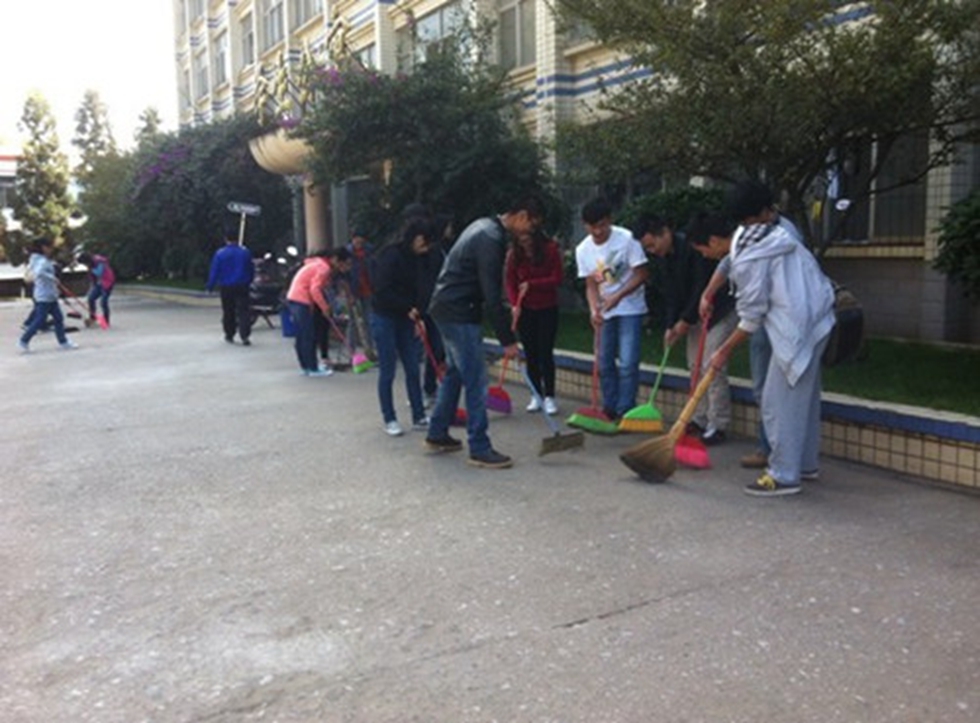 城市学院党总支党员义务劳动 活动总结