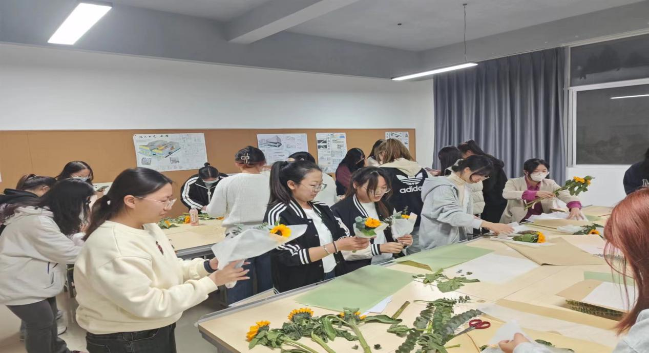 百花齐放，一顾倾城 ——城市学院“三八”妇女节鲜花活动