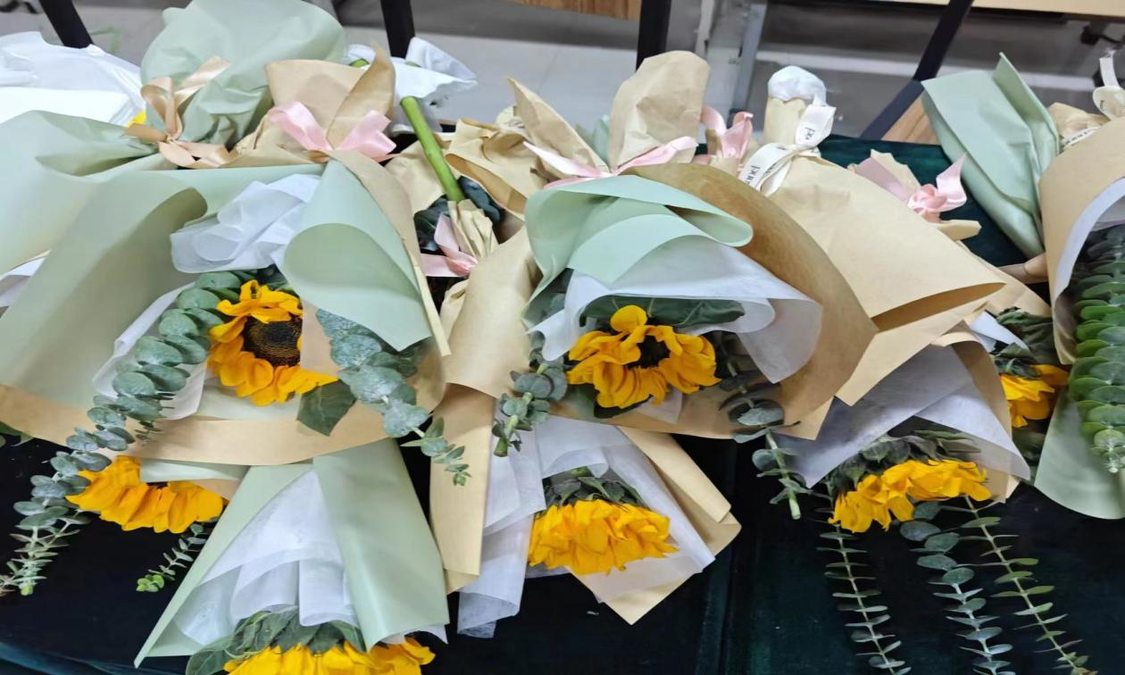 百花齐放，一顾倾城 ——城市学院“三八”妇女节鲜花活动