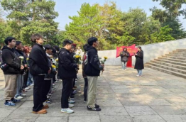 “清明寄哀思，共缅先烈魂”——城市学院团学组织学生前往黑龙潭烈士陵园开展爱国主义教育活动
