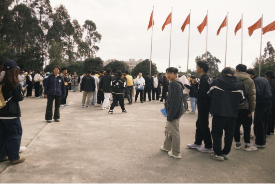 绳聚一心，力拔青春——智慧城市学院2025年拔河比赛圆满落幕