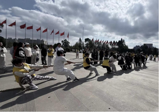 绳聚一心，力拔青春——智慧城市学院2025年拔河比赛圆满落幕